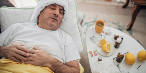 bolestan covek lezi obloga za glavu lekovi sirup caj med limun terapija temperatura groznica grip virus korona naocare na belom stocicu za kafu ozdravljenje oporavak indikacije i kontraindikacije za masažu