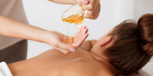 masaza ulje ledja manikir negovane ruke beli peskir cinija za ulje neznost odmor uzivanje spa kosa pundja